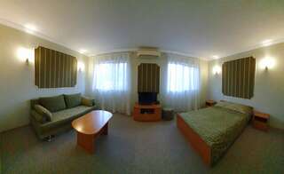 Мини-отель База отдыха ШАЛЕ Святогорск Улучшенный номер с кроватью размера «king-size»-8